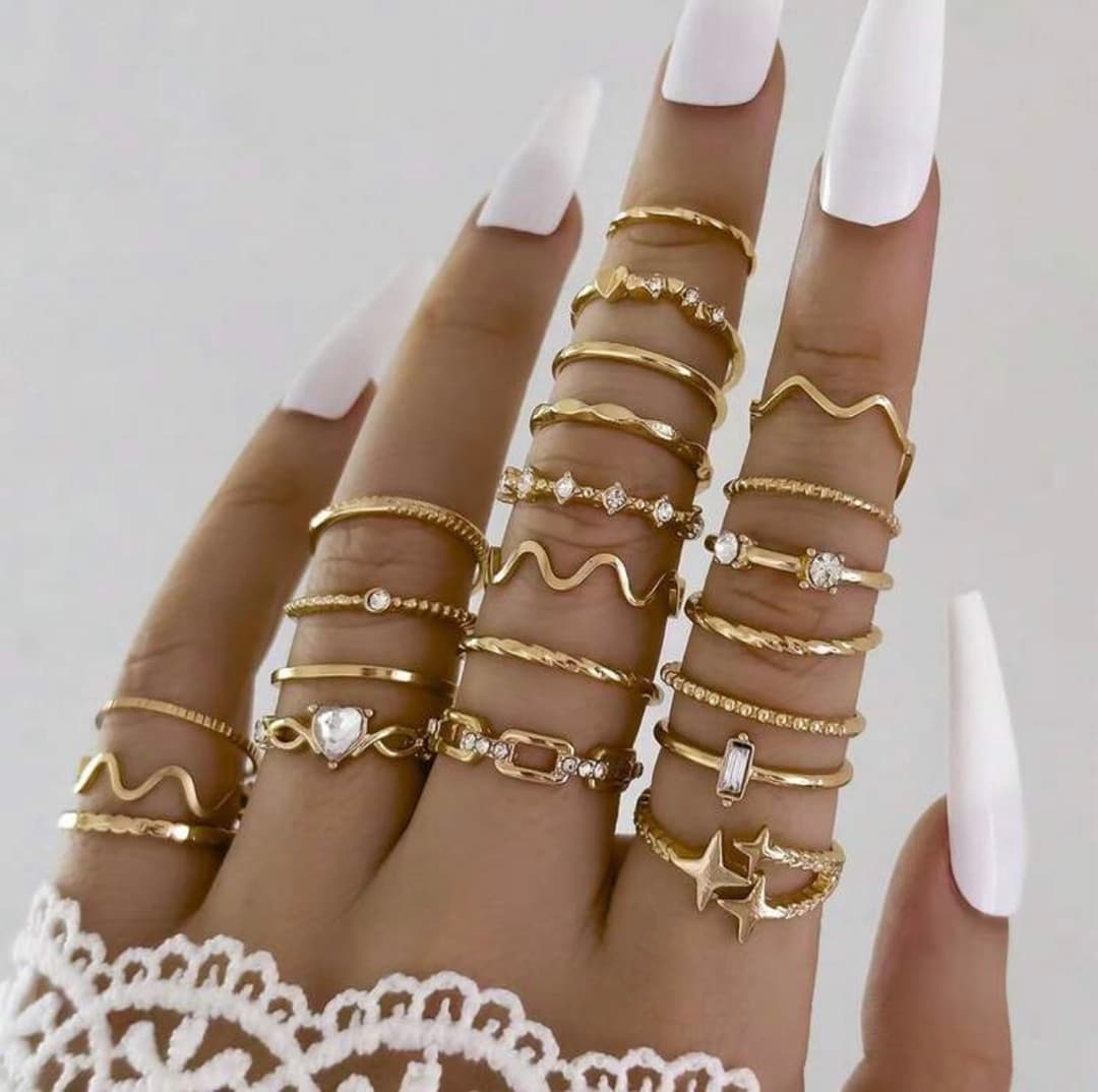 Star Asymmetrical Rings